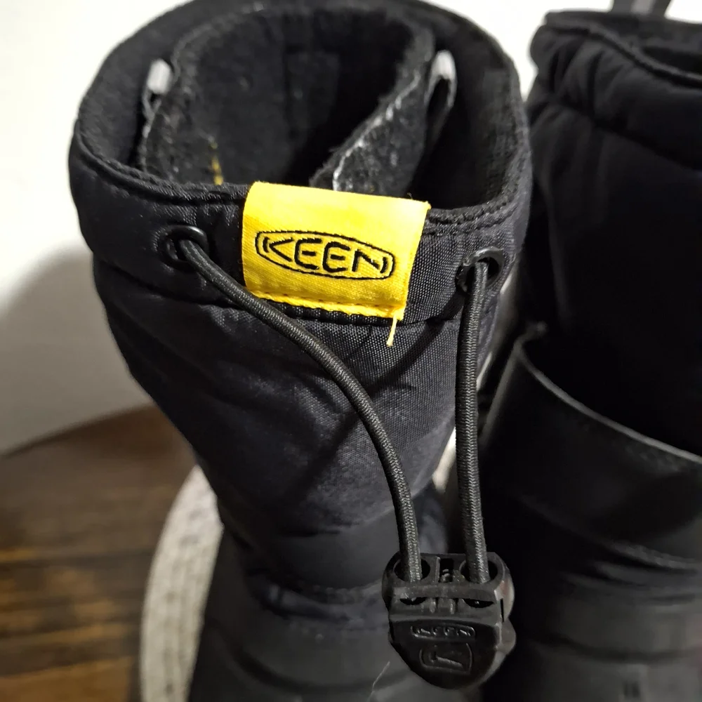 Kid's Keen Black Winter Boots Size 5